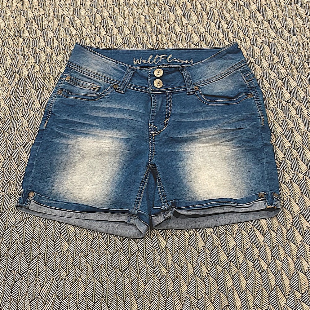 Mid-High Waist Jean Shorts, Juniors size 3